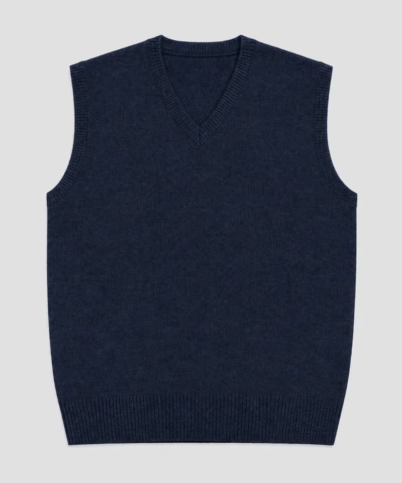 Chaleco escote V azul marino — Sweaters